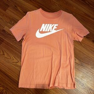 Peach nike t-shirt. Size Small